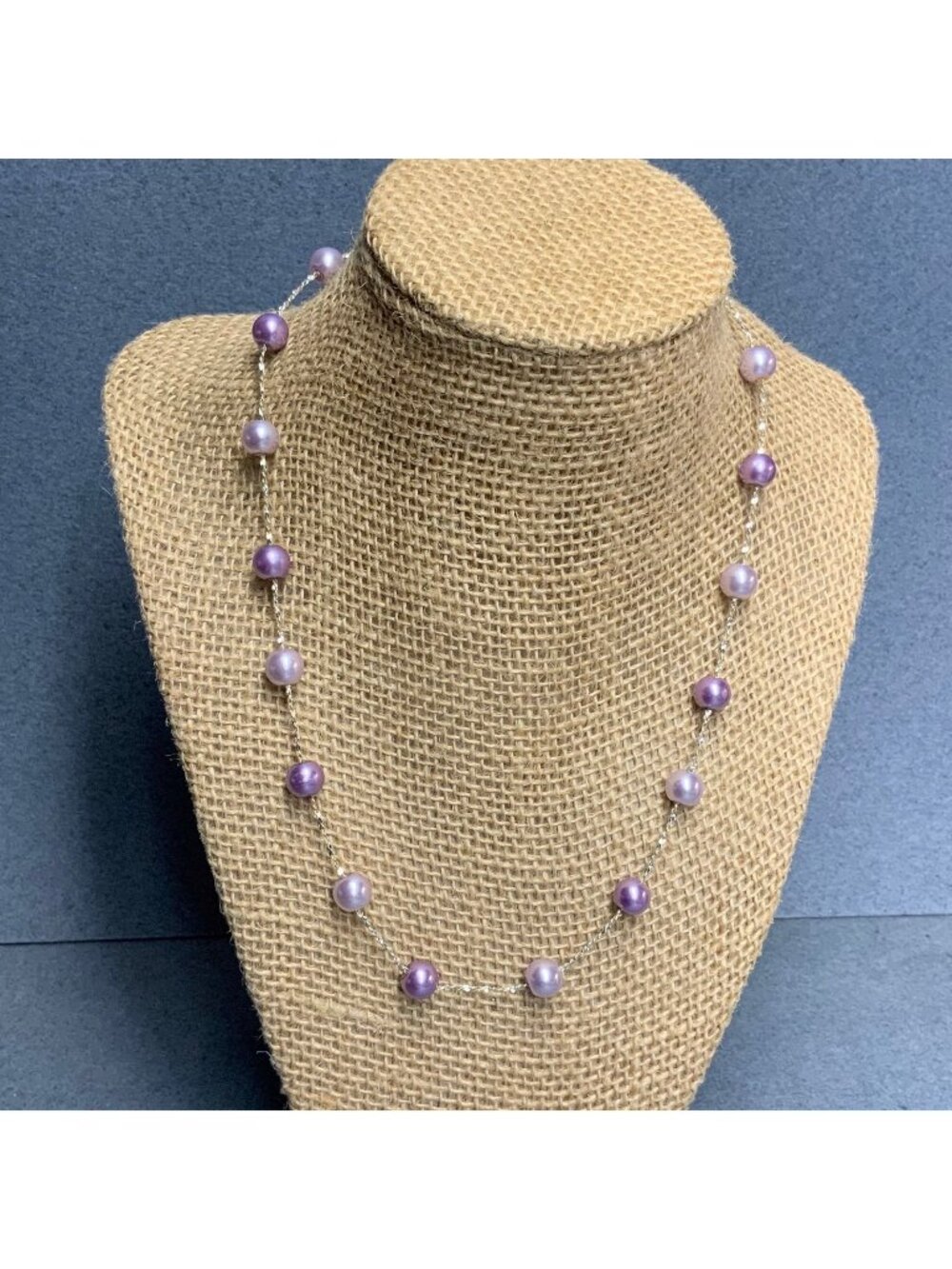Elegant Pearl Necklace 16 In Shades Of Light Purple Bright Silver Chain Vinatge